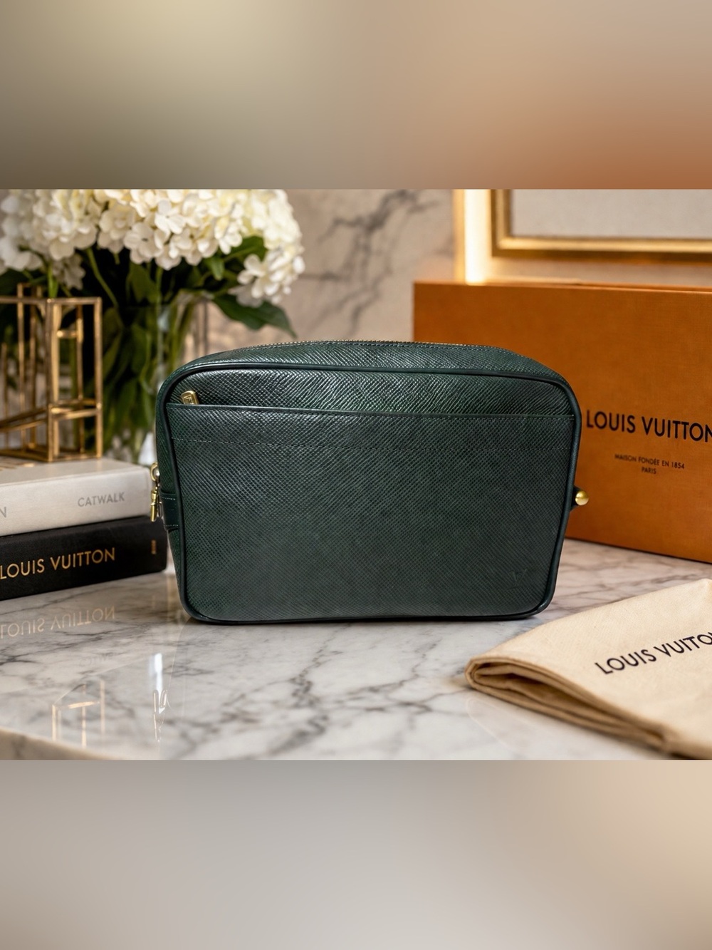 Louis Vuitton Taiga Epicea Toiletry Pouch Green Leather Travel Case Dopp Kit